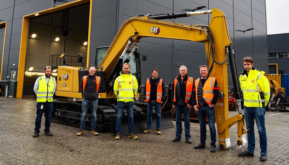 Fra venstre: Maskinselger Kjetil Deinboll i Pon Equipment, Tommy Jensen, Alfred Bakken, Morten Dahl, Tom Wigdal, Lasse Kjøsterud og Ole Blakisrud i Utleiesenteret.