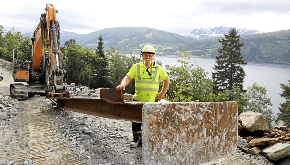 MOSES: Her står Løset ved den seks meter lange forlengeren som har fått navnet Moses.