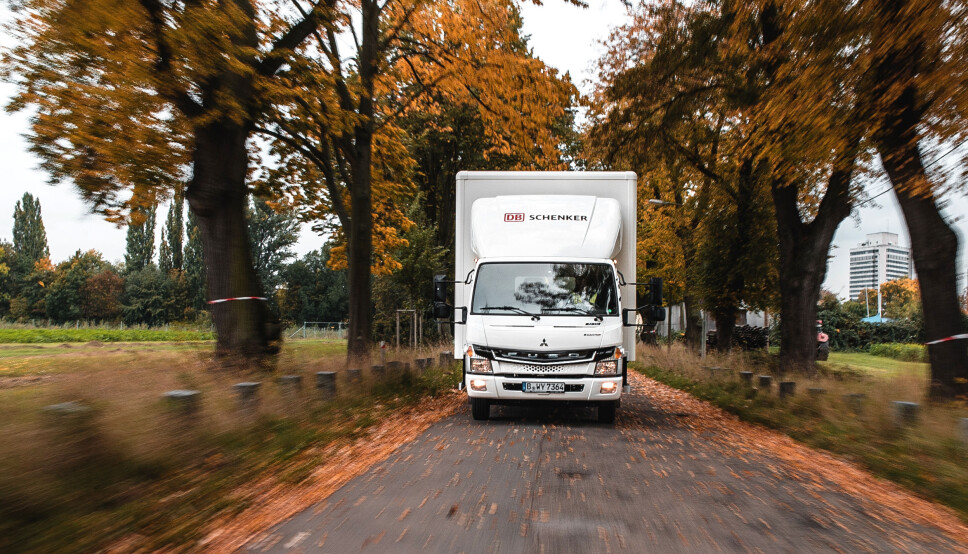 36 slike lette elektrisk drevne Fuso-lastebiler skal leveres til DB Schenker. Åtte av dem til konsernets norske selskap.