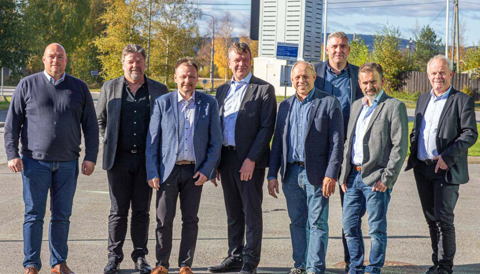 Nytt MEF-hovedstyre. Fra venstre: Einar Inge Folland (Region Midt), Øystein Hope (Region Vest), Svend Ingvar Hoel Larsen (Region Nord), Arnstein Repstad (leder), Carl Christian Fon (Region Sørøst), Vetle Sjørholt (Ressurs og miljø), Martin Nordbø (Region Sørvest) og Jack Valleraune (Region Øst)