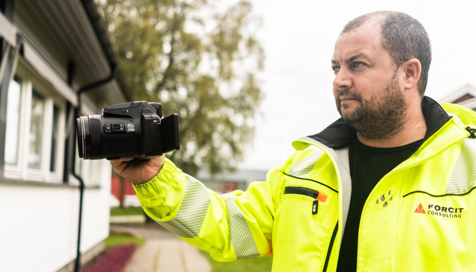 DOKUMENTERER: Fagleder skade, Anders Walseth, Forcit Consulting AS er tydelig på at vibrasjoner må dokumenteres, selv om det ikke skal sprenges i forbindelse med anleggsarbeidene..