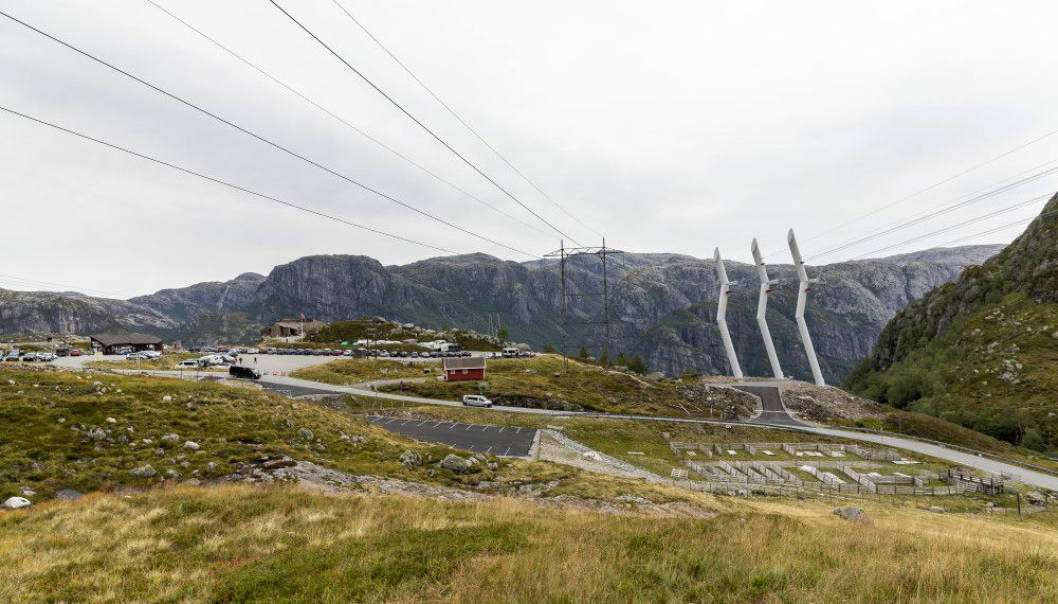 Statnett skal blant annet rive den eldre ledningen, som går over hårnålssvingene fra Lysebotn, forbi designmasten ved Øygardstøl og videre til Tonstad.