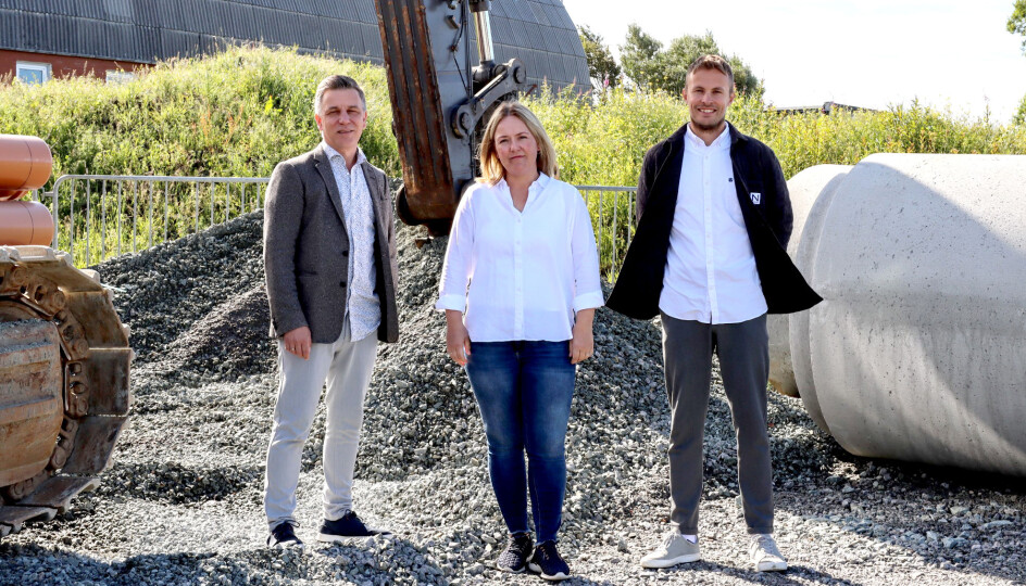 Vassbakk & Stol har samarbeidet med Appex og AktiMed i utviklingen av ErgoAppen. F.v.: Eivind Jul Wibe Fiksdal (Appex), Aslaug Jakobsen (Vassbakk & Stol) og Bjørn Einar Eileraas (AktiMed)