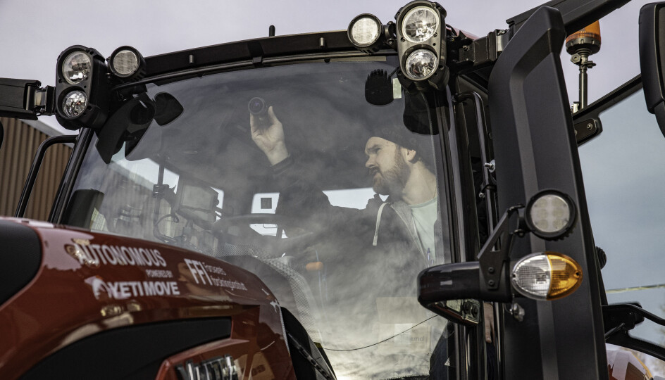 Valtra testtraktor. Platooning-plattformen skal kun bruke sensorer; ingen GPS-systemer.
