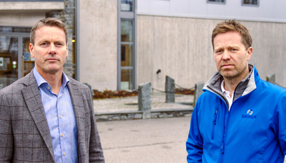 Styreleder Peter Kvisgaard (t.v.) og daglig leder Anders Høiback i Isachsen Anlegg ser seg nødt til å kutte inntil 100 stillinger i selskapet.