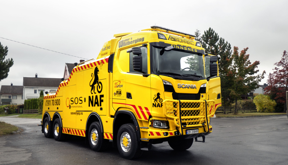 Dette er en Scania 650 S XT 8x8. Den har en teknisk vogntogvekt på formidable 250 tonn.