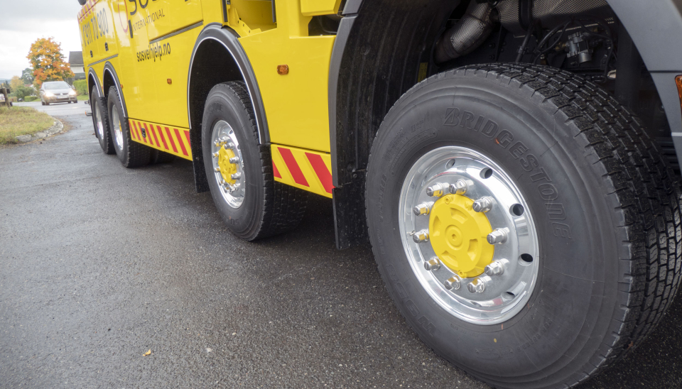 Det er drift og navreduskjon på alle de fire akslingene.