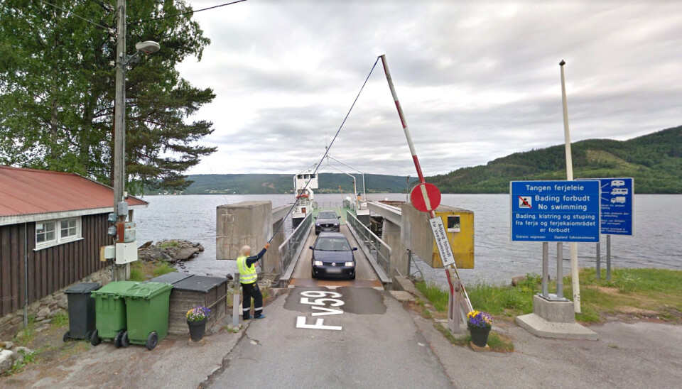Ferjen som trafikkerer forbindelsen fv. 59 Tangen og fv. 34 Horn på Randsfjorden i Innlandet er over 70 år, og skal skiftes ut. Det skal bygges nye ferjeanlegg som er tilpasset den nye ferjen.