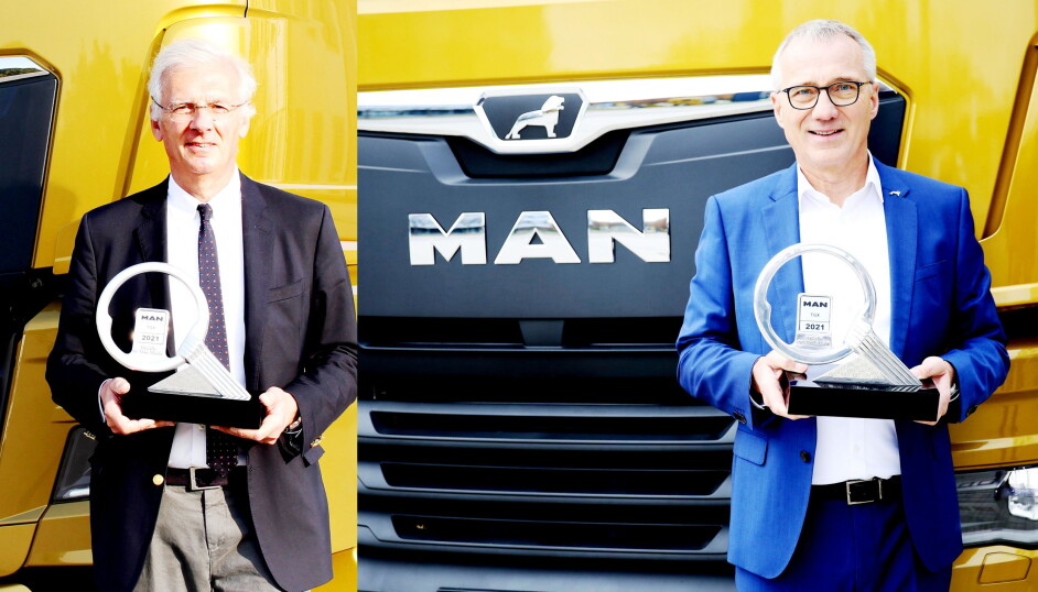 Milano/München: Juryformann Gianenrico Griffini sendte trofeet med en MAN TGX fra Milano til Andreas Tostmann, administrerende direktør i MAN Truck & Bus som befant seg på MAN-hovedkontoret i München.