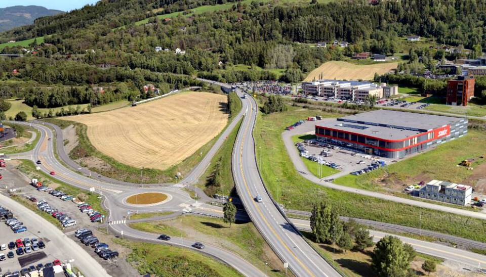 E6-strekningen mellom Storhove i Lillehammer og Hunderfossen i Øyer, består av 9,6 kilometer med firefelts motorvei, inkludert ny toløpstunnel på ca. 2,6 kilometer forbi Fåberg.