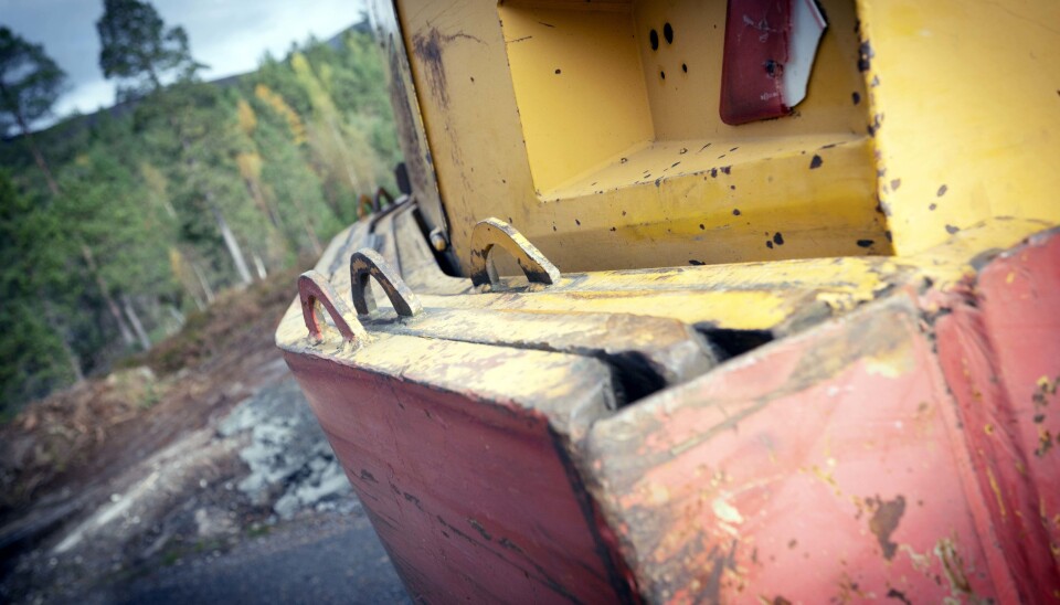 EKSTRA: Per Hatledal har satt på to ekstra lodd bak på maskinen for å bedre balansen.