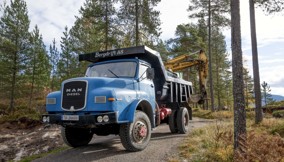 VETERAN: MAN 16.240 lastebilen fra 1975 har firehjulstrekk, lavserie og sperre. Det gir en enorm fremkommelig.