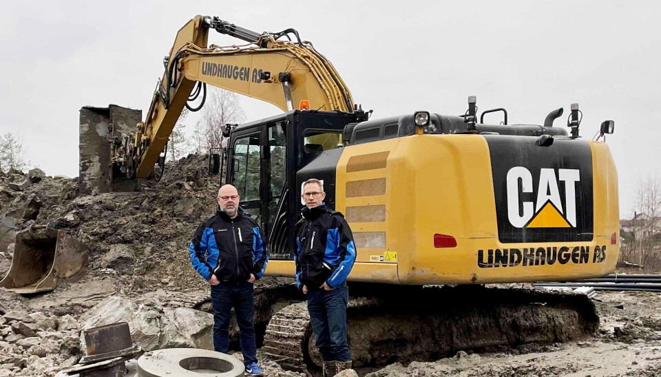 Espen Andersen (venstre) har tatt over som daglig leder i Lindhaugen AS etter Jan Olav Lindhaugen. Foto: Lindhaugen AS