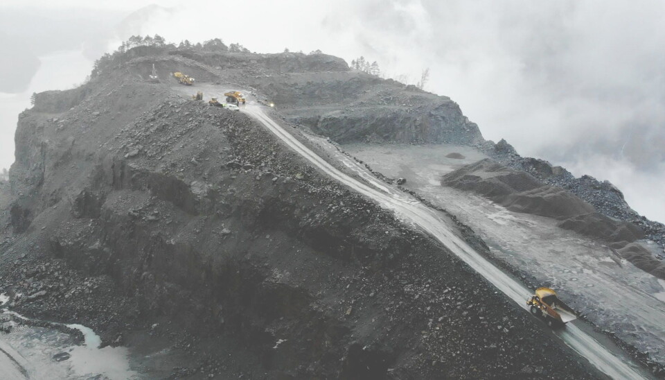 Tipptruckene går i en ganske gjentagende runde, og det gjør det enklere med førerløs teknologi. Foto: Steer