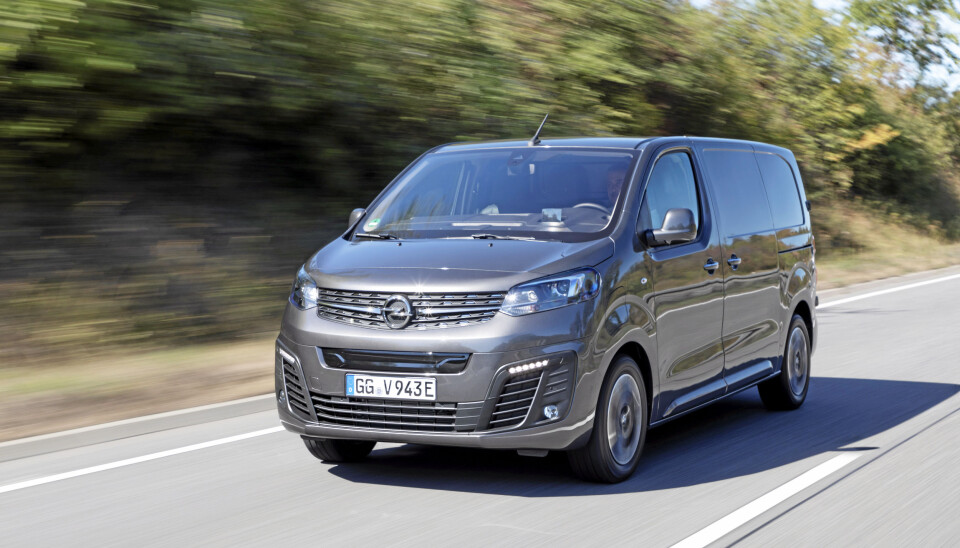 Først ut: Opel Vivaro-e er først ut av firlingene med prøvekjøring av de nye elektriske 1-tonns varebilene som alle skal være på plass i Norge i løpet av høsten.
