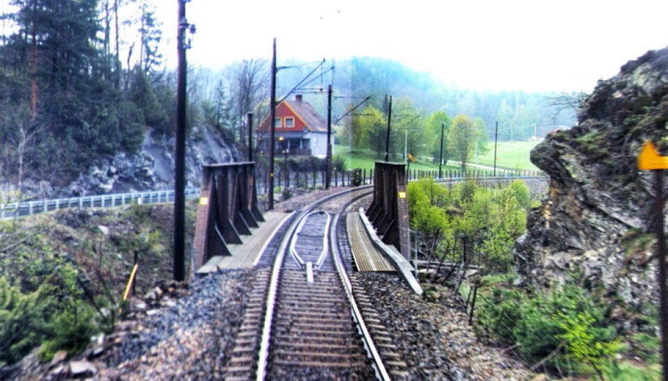 Denne slitne jernbanebrua på Sørlandsbanen skal byttes ut. BMO Entreprenør skal gjøre jobben. Foto: Endr ASA Denne slitne jernbanebrua på Sørlandsbanen skal byttes ut. BMO Entreprenør skal gjøre jobben. Foto: Endr ASA