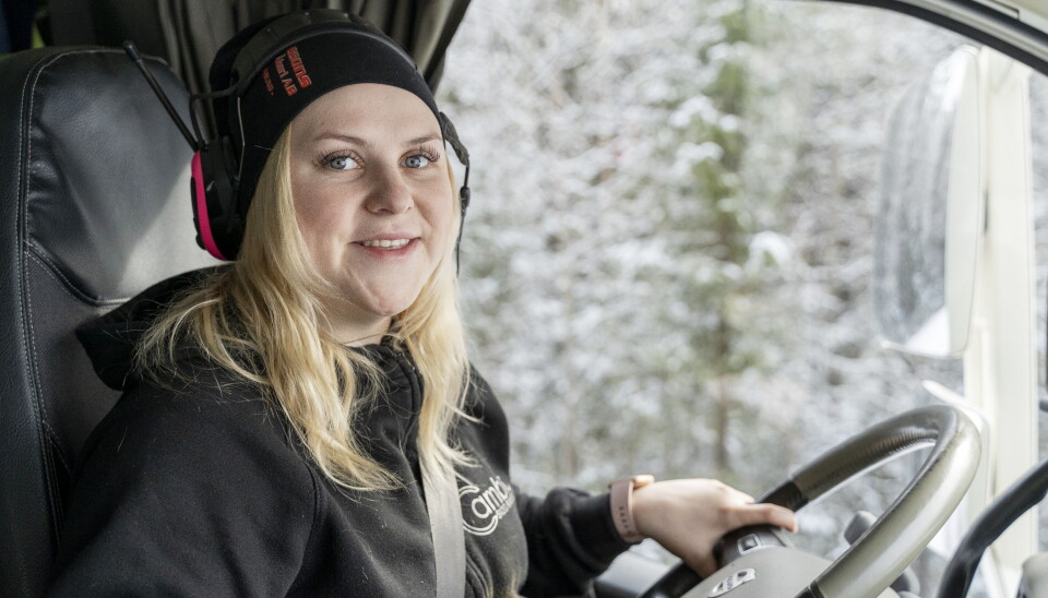 Frida Östman kjører for Fjällsjö Åkeri AB og også ofte testpilot for Mählers. Foto: Mählers