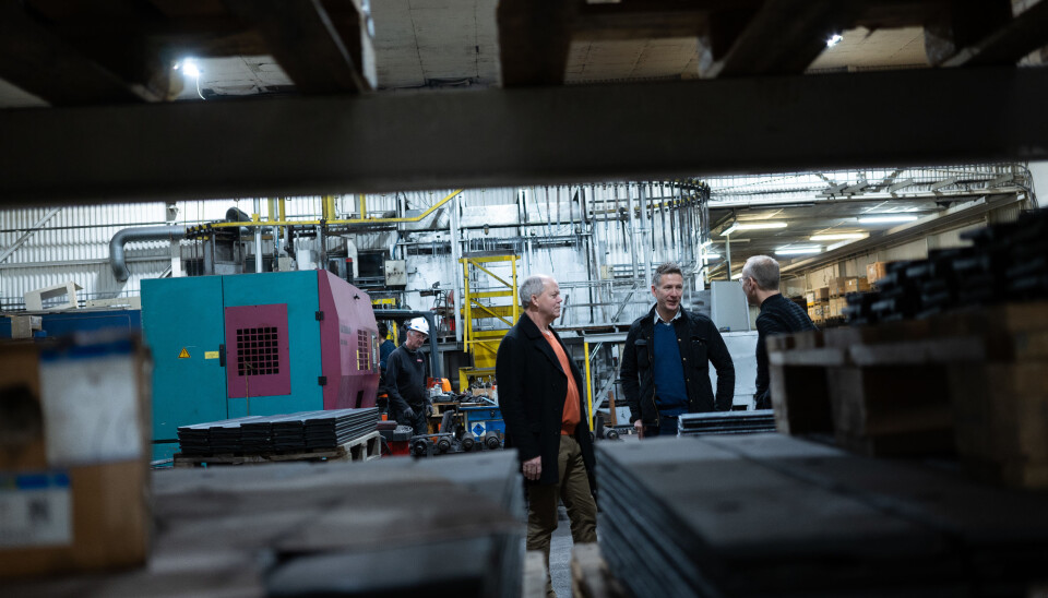 SLITESTÅL: Selskapene produserer slitestål til ulike maskiner i bygg- og anleggsbransjen. Her fra produksjonslokalene til Nordic Roads på Jørpeland. Foto: Nordic Roads