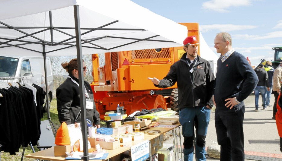 En prat med Brøyt-entusiast Olav Wendelbo på Vei og Anlegg 2018. Foto: Klaus Eriksen