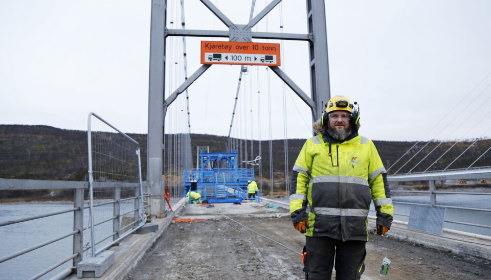 SPESIELL JOBB: Anleggsleder Per Martin Dokk har opplevd mye rart med AF Decom, men jobben med fjerning av Tana Bru uten at en betong- eller stålbit skulle slippes i elva under, er av det mest spesielle han har gjort.