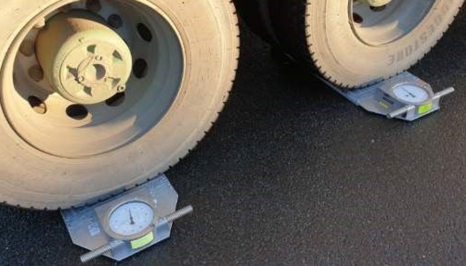 Veiingen resulterte i et overlastgebyr på 50.750 kroner til lastebileieren.