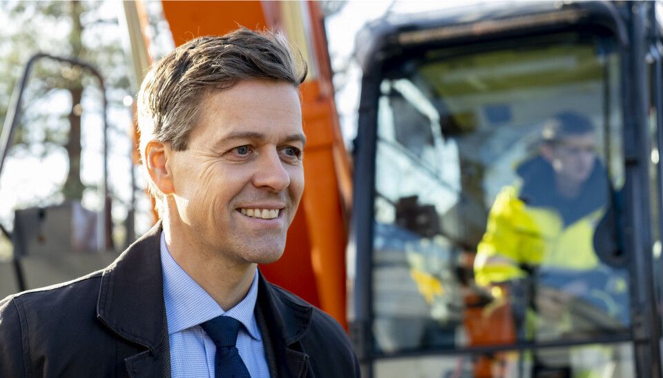 Samferdselsminister Knut Arild Hareide (KrF) trapper vi opp arbeidet med å gjøre anleggsplassene i transportsektoren fossilfrie. Samferdselsminister Knut Arild Hareide (KrF) trapper vi opp arbeidet med å gjøre anleggsplassene i transportsektoren fossilfrie.