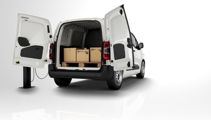 Som i fossilversjonen kan du frakte to europaller etter hverandre i ë-Berlingo. Som i fossilversjonen kan du frakte to europaller etter hverandre i ë-Berlingo.