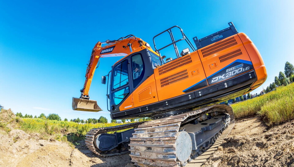 30 tonn. Maskinen bygges om hos den nederlandske Doosan-forhandleren.