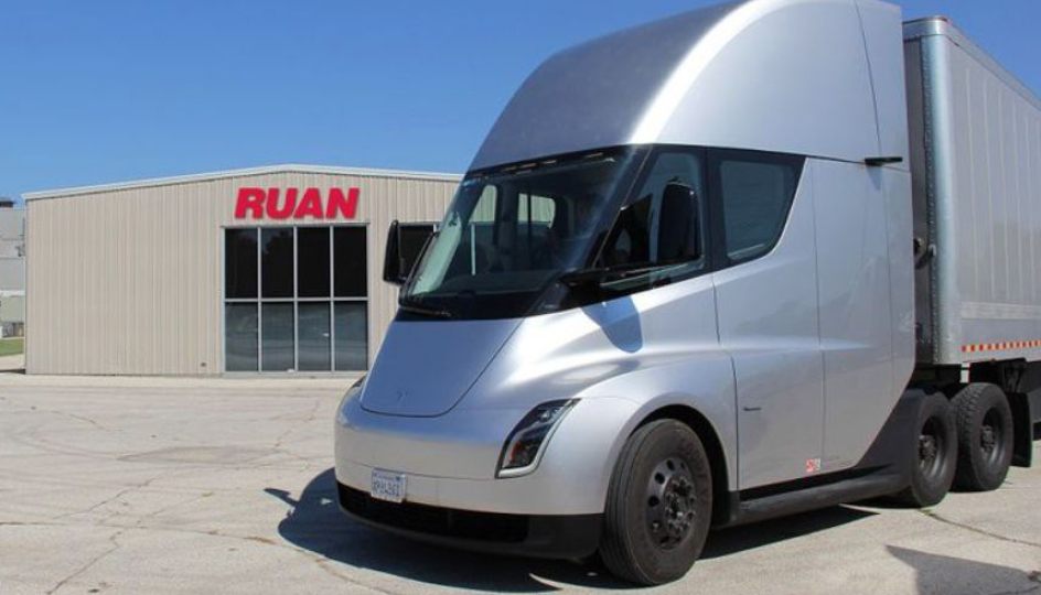 Tesla skal starte produksjonen av trekkvogna Semi når batteriproblemene er løst.