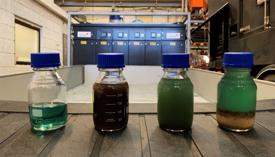 NOEN EKSEMPLER: Her er eksempler på hva Fuel-Service finner i ulike tanker. Flaskene fra venstre: 1. Ren diesel etter rens. 2. Kontaminert diesel, av smuss og mye partikler. 3. For høy PPM av vann. 4. Vann, for høy PPM og kontaminasjon av dieseldyr. PPM betyr parts per million.