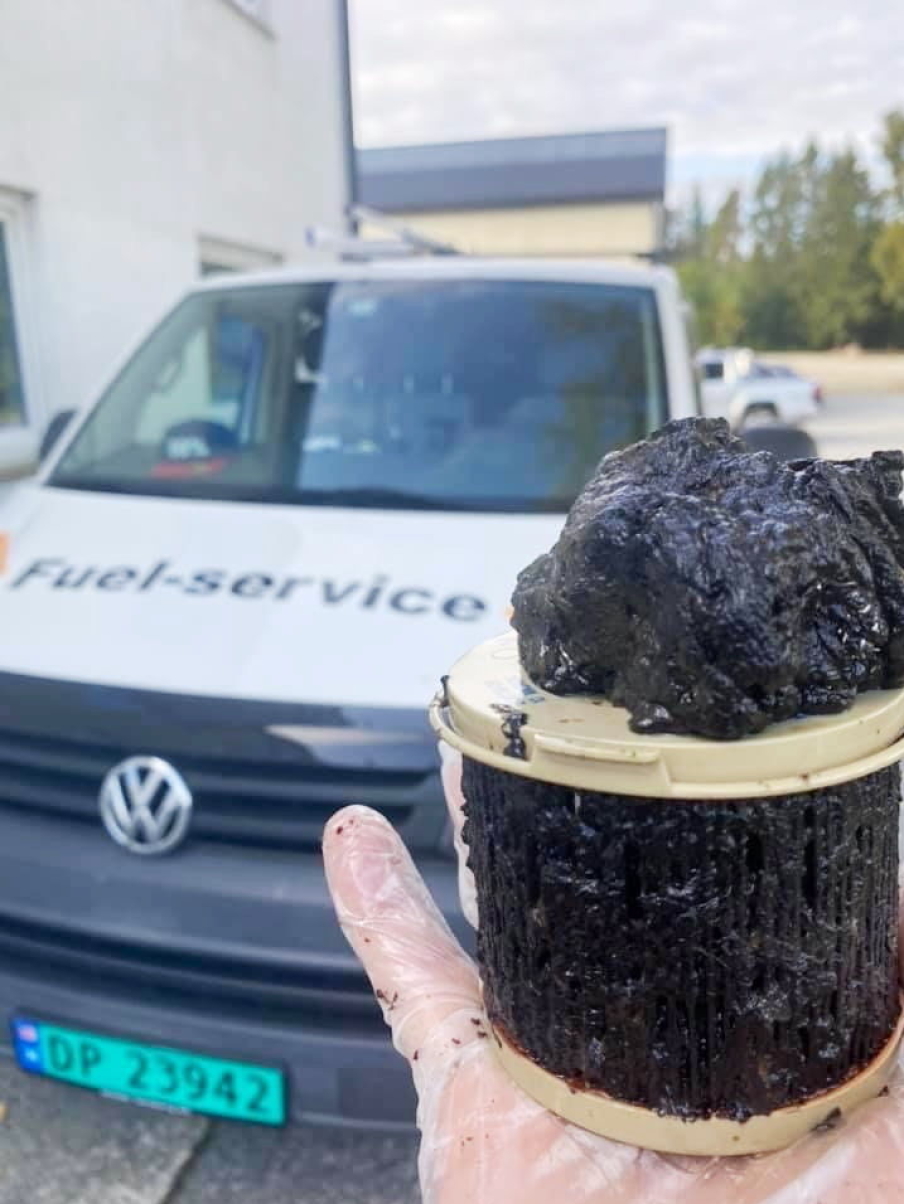 SKREKK OG GRU: Dette er eksempel på hva som kan finnes i en dieseltank/filter. Bildet er ikke fra Omexom-tankene. Foto: Fuel-service as