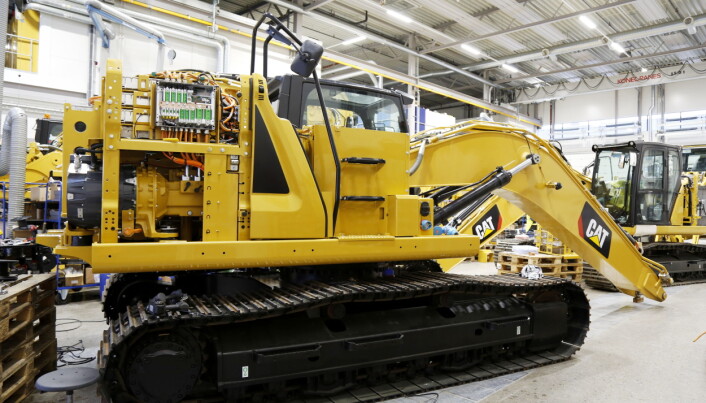Etter ombyggingen blir 320 Z-line nesten lik Cat 320. Kun en ekstra kasse (batteri) til høyre for hytta blir den synlige forskjellen. Etter ombyggingen blir 320 Z-line nesten lik Cat 320. Kun en ekstra kasse (batteri) til høyre for hytta blir den synlige forskjellen.