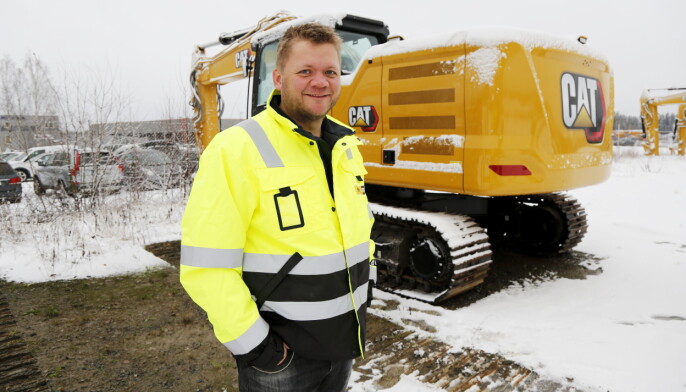 - Jeg har faktisk solgt to Z-line i «en pakke» før, men aldri tre. Batterimaskiner er kommet for å bli, og det er ikke en flopp, sier selger for Pon Equipment AS i Innlandet (Oppland), Tore Wistad. - Jeg har faktisk solgt to Z-line i «en pakke» før, men aldri tre. Batterimaskiner er kommet for å bli, og det er ikke en flopp, sier selger for Pon Equipment AS i Innlandet (Oppland), Tore Wistad.
