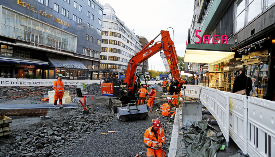 FOKUS: Maskiner på el er i fokus i bransjen, her et eksempel fra det utslippsfrie prosjektet Olav V Gate i Oslo. Men utvalget elektriske maskiner er fortsatt ganske begrenset.