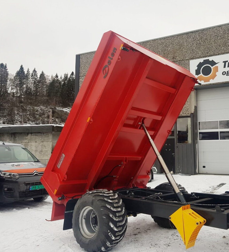 VIDEREUTVIKLING: Traktor og Maskin AS som står bak Dølen-produktene, oppgraderer serien dumperhengere for hjulgravere.