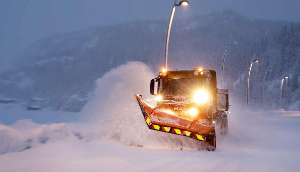 VINTERFØRE: Det er vintervei på alle veiene den nye MAN TGS 33.510 brøytebilen til Numedal Graving og Transport kjører. Da er trekk på alle akslinger nyttig.
