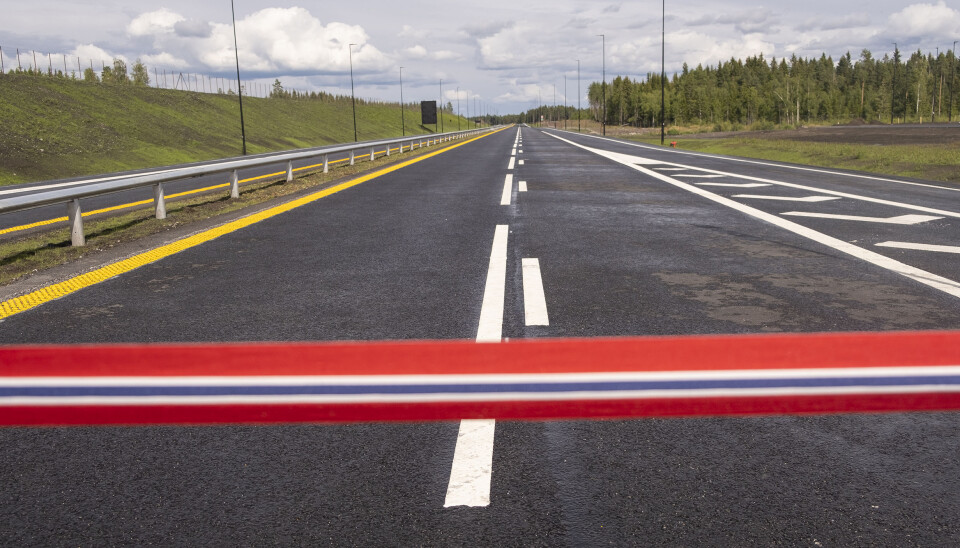 Etter en 1,5 års prøveperiode på riksvei 3/25 mellom Løten og Elverum, skal Statens vegvesen gjennomføre en evaluering av prøveordningen. Bilde fra åpningen.