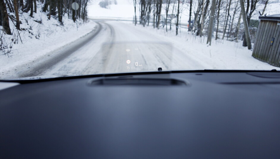 VINTERVEI: Proace klarte seg meget godt på vinterveiene. Heads-up displayet som den belgiske test-bilen var utstyrt med, er ikke i de norske spesifikasjonene.