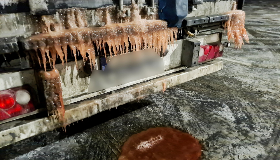 Avrenning av fiskeslo i kontroll på Krossmoen i februar 2021.