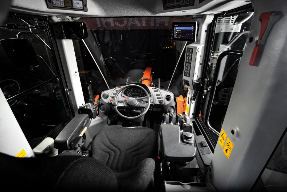 Førerhuset i den nye hjullasteren, Hitachi ZW220-7.