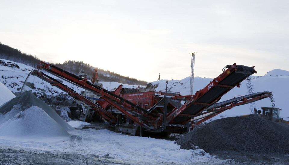 STOR SPREDNING: Terex-horisontalsikten med sikteflate på 11,8 m2 separerer fire fraksjoner ut og sender overstørrelsen tilbake til finknuseren. Foto: Klaus Eriksen