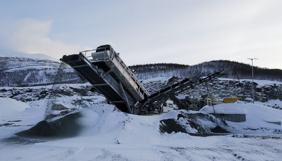 FLERE STEDER: Dette bildet er fra produksjonen på det øvre nivået i bruddet i Balsfjord kommune. Foto: Klaus Eriksen