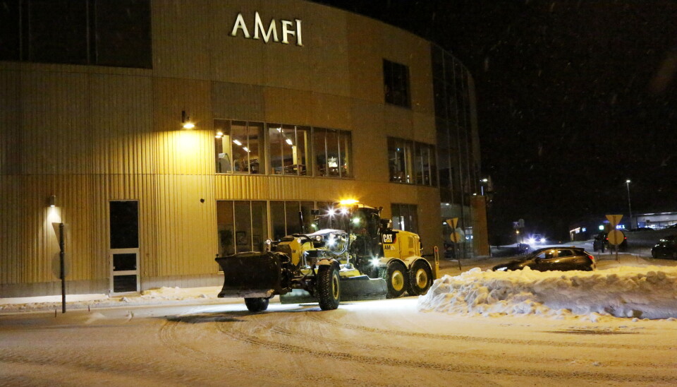 Anlegg & Maskin AS fra Srreisa, Troms, har brytekontrakt i Finnsnes. Mars 2021.
Foto: Klaus Eriksen
