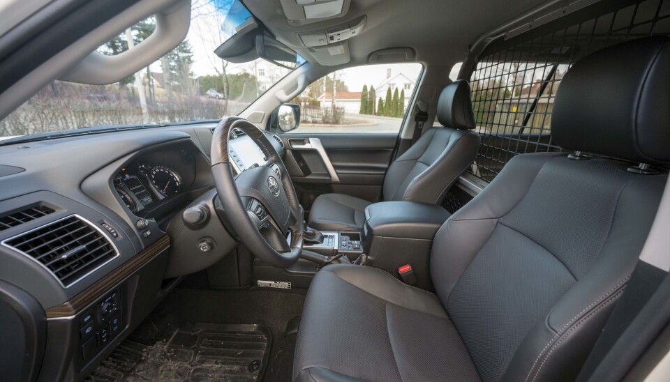 LIKT: Innvendig har det skjedd lite på Toyota Land Cruiser de siste årene.