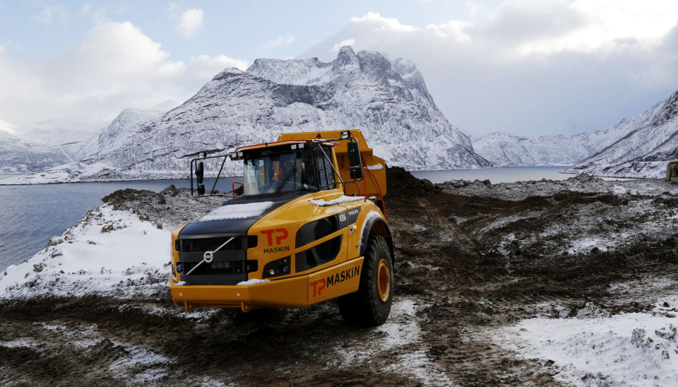 FØRSTE ARBEIDSDAG: Denne Volvo A35G-dumperen hadde sin første arbeidsdag da A&T var på besøk. Foto: Klaus Eriksen