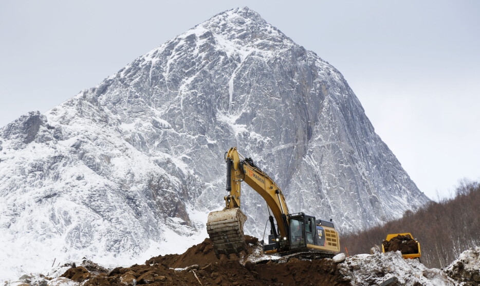 SEGLA: Landemerket på Senja og den kjente fjelltopper er øyas kanskje største trekkplaster. Foto: Klaus Eriksen
