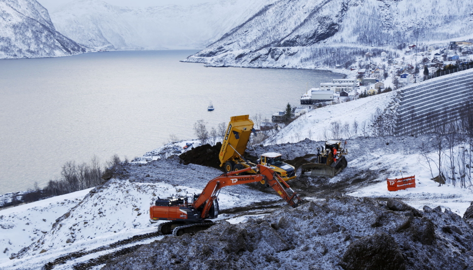 BYGGER I TRAPPETRINN: Prosjekt rassikring/ny led for kommende ras. Foto: Klaus Eriksen