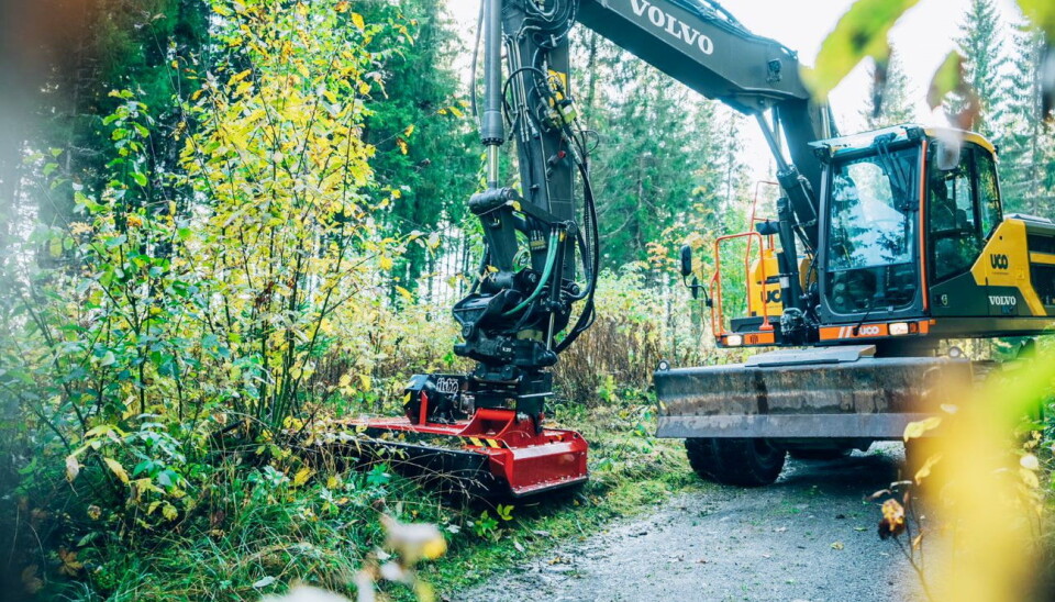 KRATT: Ilsbo krattknusere skal holde veiskuldre og grøfter fri for ugress, kratt og småbusker. Produktene egner seg spesielt godt til å fjerne oppvekst av kratt, men kan også kutte trær med en stammediameter opptil 100 mm.