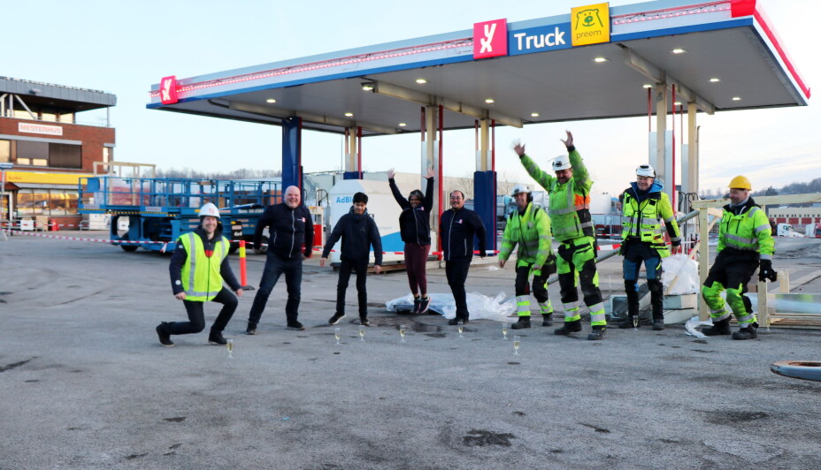 Skal bli best: Nystad og stasjonseier TAB (Transportsentralen Asker og Bærum) byttet nylig fra Shell til YX. Nå står en storstilt oppussing og utbygging på trappene, og i løpet av året vil det være investert 10-12 millioner i opprusting av blant annet vaskehallen og butikken.