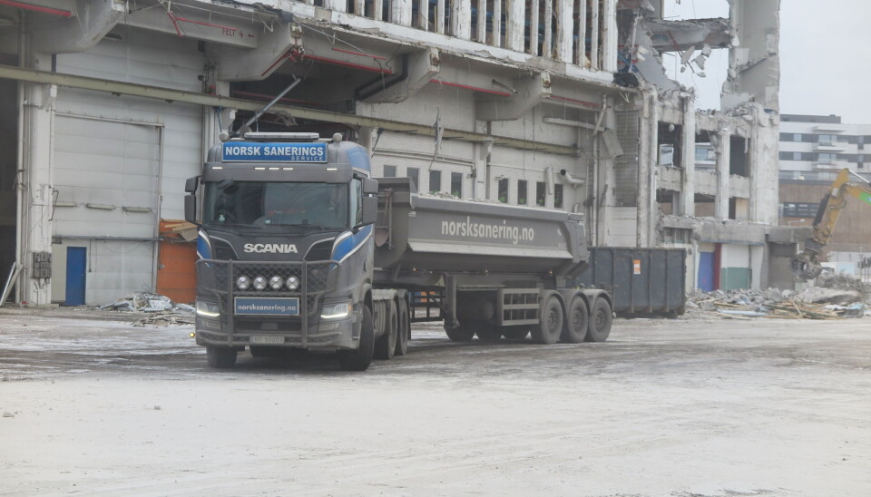 TRANSPORT: Norsk Saneringsservice tar seg selv av transporten av materiale som skal til deponier eller spesialbehandling. Foto: Bjørn E. Eriksen
